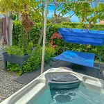 Beachfront House With Private Heated Jacuzzi And Garden * Ζαντάρ