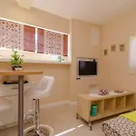 Beachfront House With Private Heated Jacuzzi And Garden Διαμέρισμα Ζαντάρ