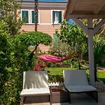 Διαμέρισμα Beachfront House With Private Heated Jacuzzi And Garden Ζαντάρ