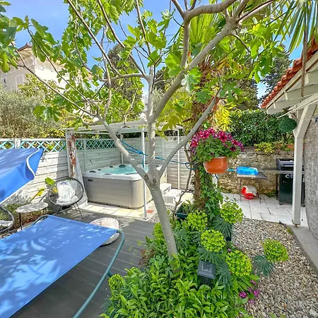 Appartement Beachfront House With Private Heated Jacuzzi And Garden *
