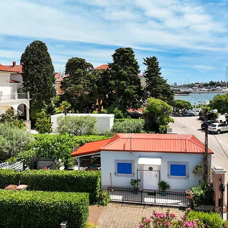Beachfront House With Private Heated Jacuzzi And Garden Apartment Zadar