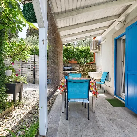 Beachfront House With Private Jacuzzi And Garden *