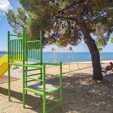 Beachfront House With Private Jacuzzi And Garden *