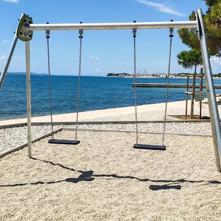 Beachfront House With Private Jacuzzi And Garden Lägenhet
