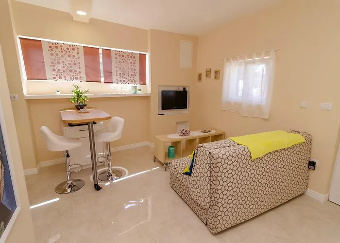 Beachfront House With Private Heated Jacuzzi And Garden Appartement