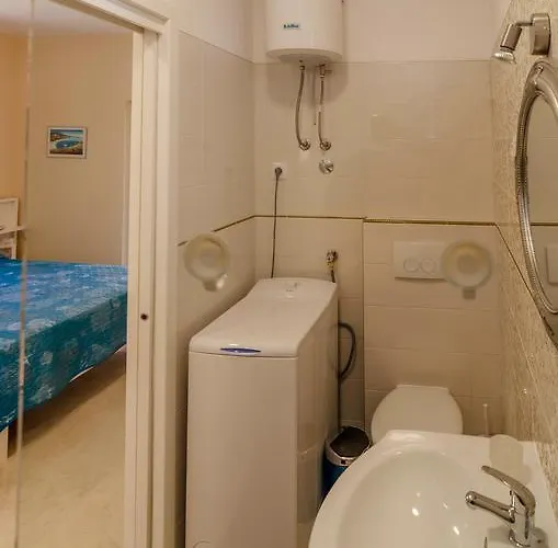 Beachfront House With Private Heated Jacuzzi And Garden Appartement Zadar