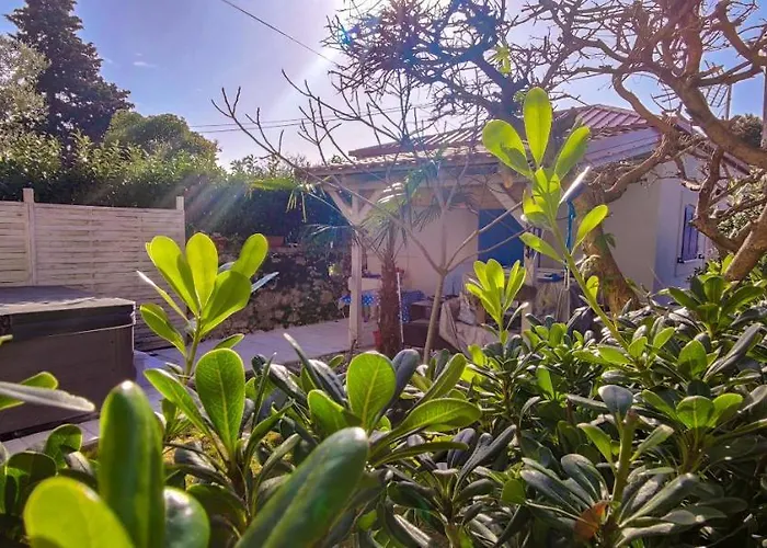Beachfront House With Private Heated Jacuzzi And Garden Appartement *