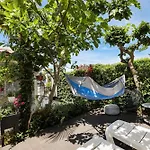Beachfront House With Private Heated Jacuzzi And Garden 公寓