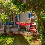 Beachfront House With Private Heated Jacuzzi And Garden 公寓 *