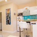 아파트 Beachfront House With Private Heated Jacuzzi And Garden