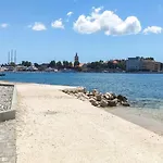 公寓 Beachfront House With Private Heated Jacuzzi And Garden