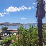 Beachfront House With Private Heated Jacuzzi And Garden *