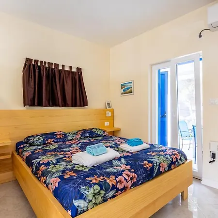 Beachfront House With Private Heated Jacuzzi And Garden * Zadar