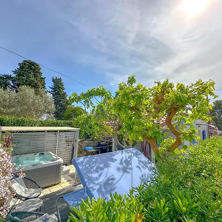 Beachfront House With Private Jacuzzi And Garden Zadar