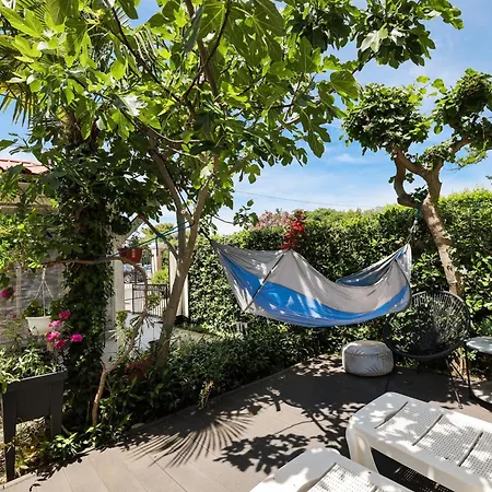 Beachfront House With Private Heated Jacuzzi And Garden Apartment