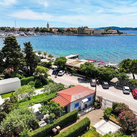 Beachfront House With Private Heated Jacuzzi And Garden Appartement *