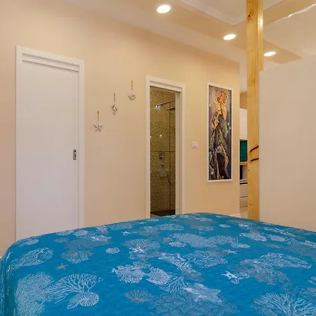 Beachfront House With Private Heated Jacuzzi And Garden