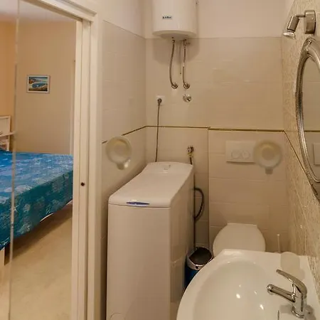 Beachfront House With Private Heated Jacuzzi And Garden Apartment Zadar