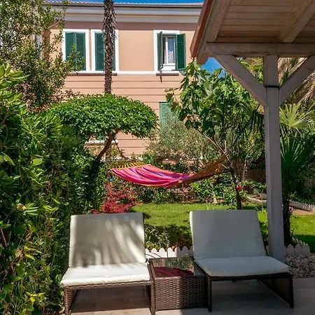 Διαμέρισμα Beachfront House With Private Jacuzzi And Garden Ζαντάρ