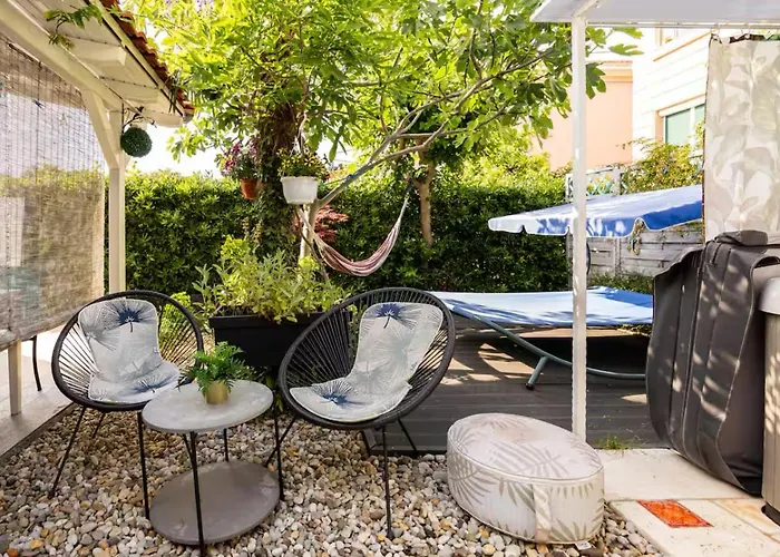 Beachfront House With Private Jacuzzi And Garden *