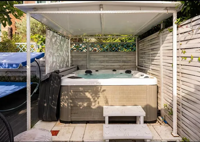 Beachfront House With Private Heated Jacuzzi And Garden Задар