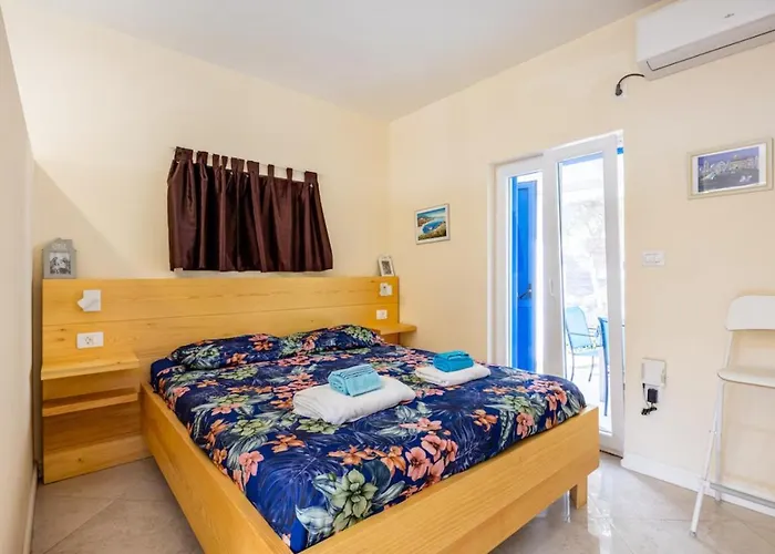 Beachfront House With Private Heated Jacuzzi And Garden * 자다르