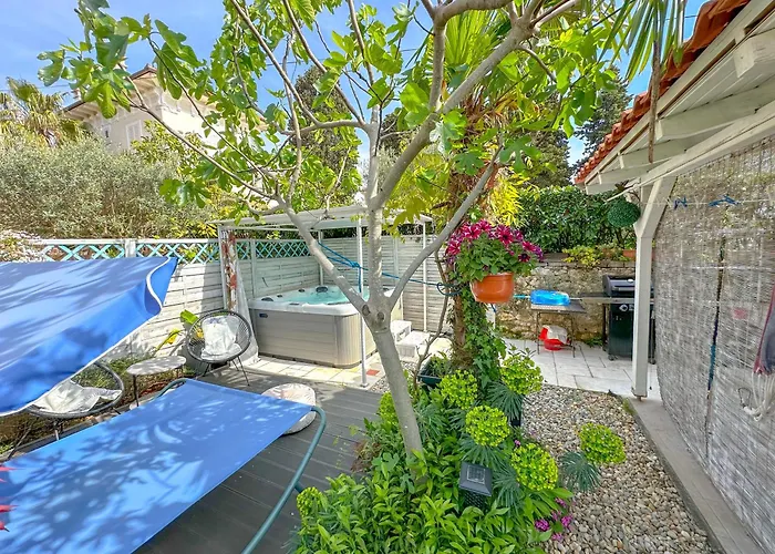 아파트 Beachfront House With Private Heated Jacuzzi And Garden *