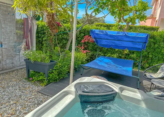 Beachfront House With Private Heated Jacuzzi And Garden * Задар