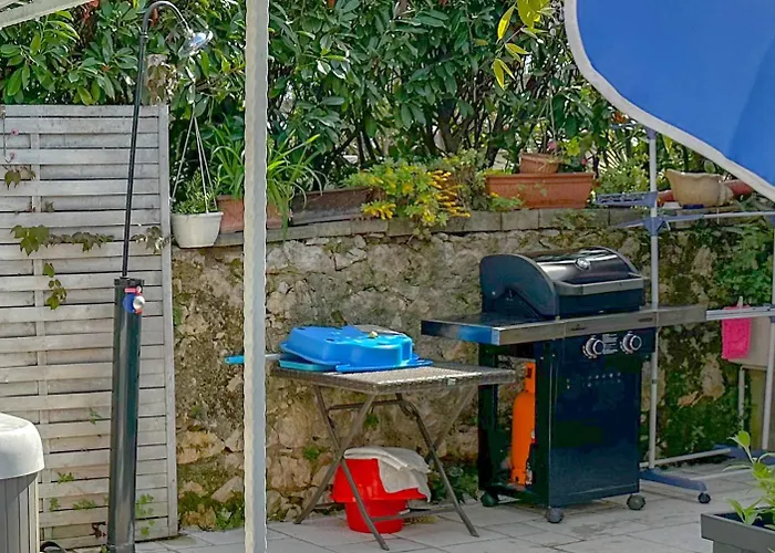 아파트 Beachfront House With Private Heated Jacuzzi And Garden 자다르