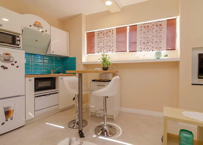 Beachfront House With Private Heated Jacuzzi And Garden * 자다르