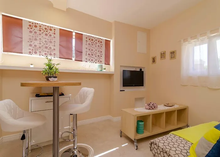 Beachfront House With Private Heated Jacuzzi And Garden Appartement Zadar