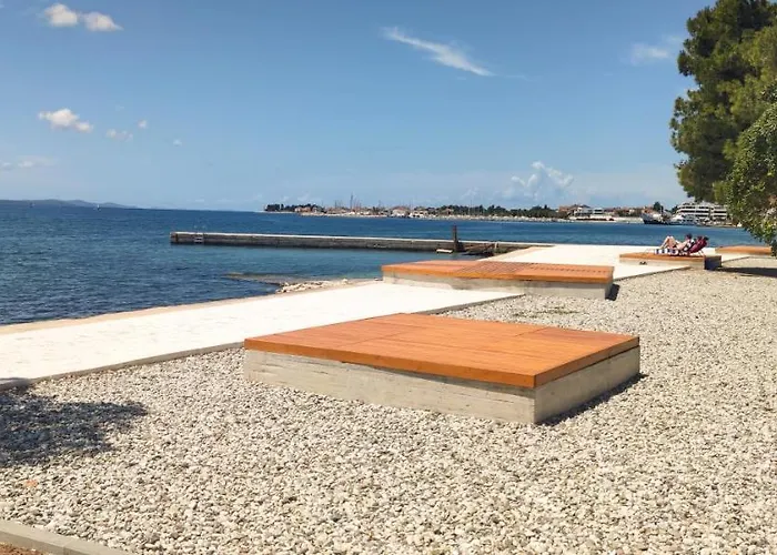 아파트 Beachfront House With Private Heated Jacuzzi And Garden *